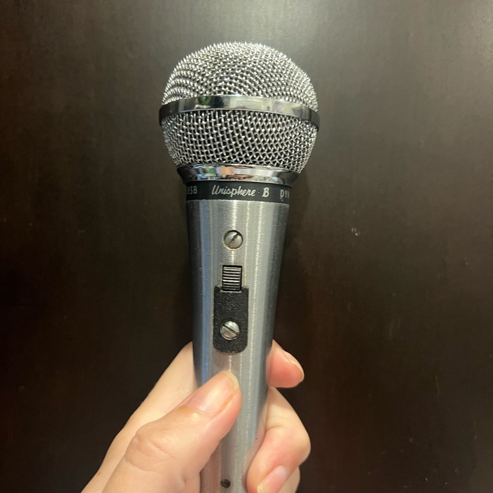 Shure Unisphere Dynamic 588SB Professional Wired Microphone - Picture 4 of 7